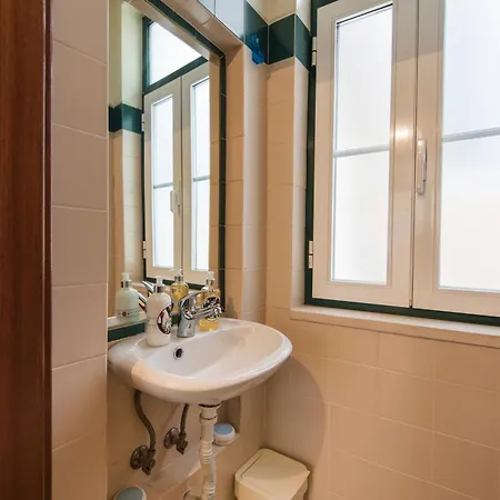 106 A - Martim Moniz Apartment Lisbon