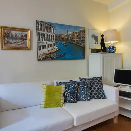 106 A - Martim Moniz Apartment