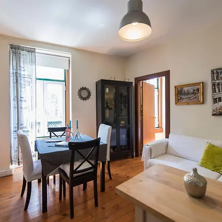 106 A - Martim Moniz * Lisbon
